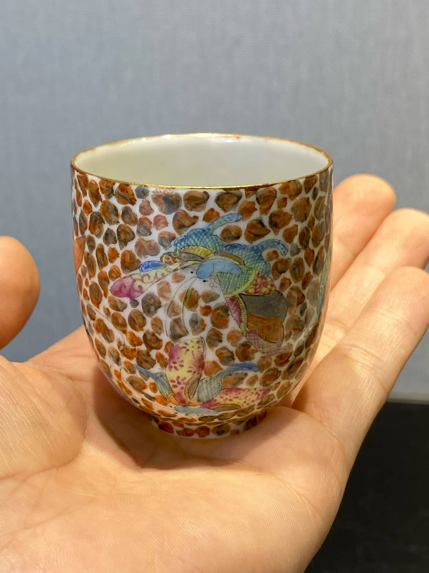 薄胎珐琅彩百蝶纹铃铛杯