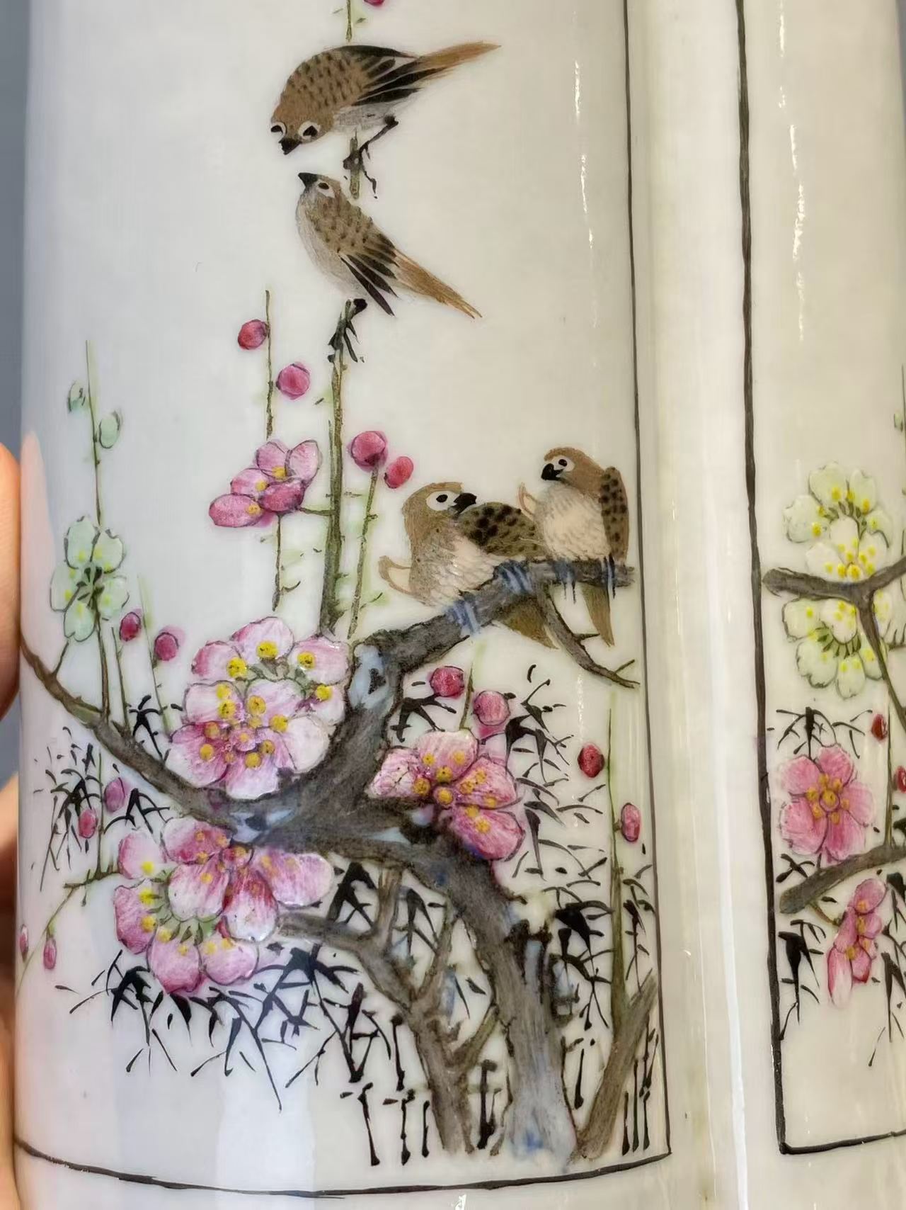 粉彩喜上眉梢书卷形笔筒