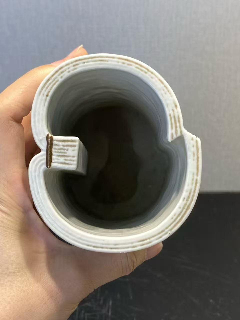 粉彩喜上眉梢书卷形笔筒