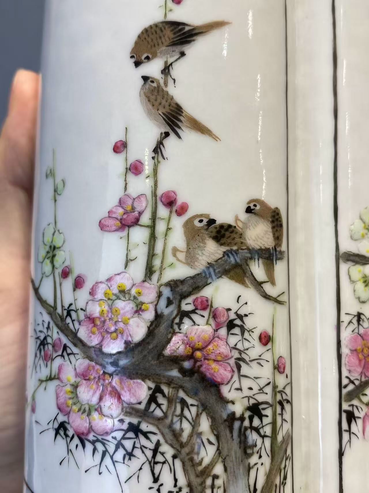 粉彩喜上眉梢书卷形笔筒