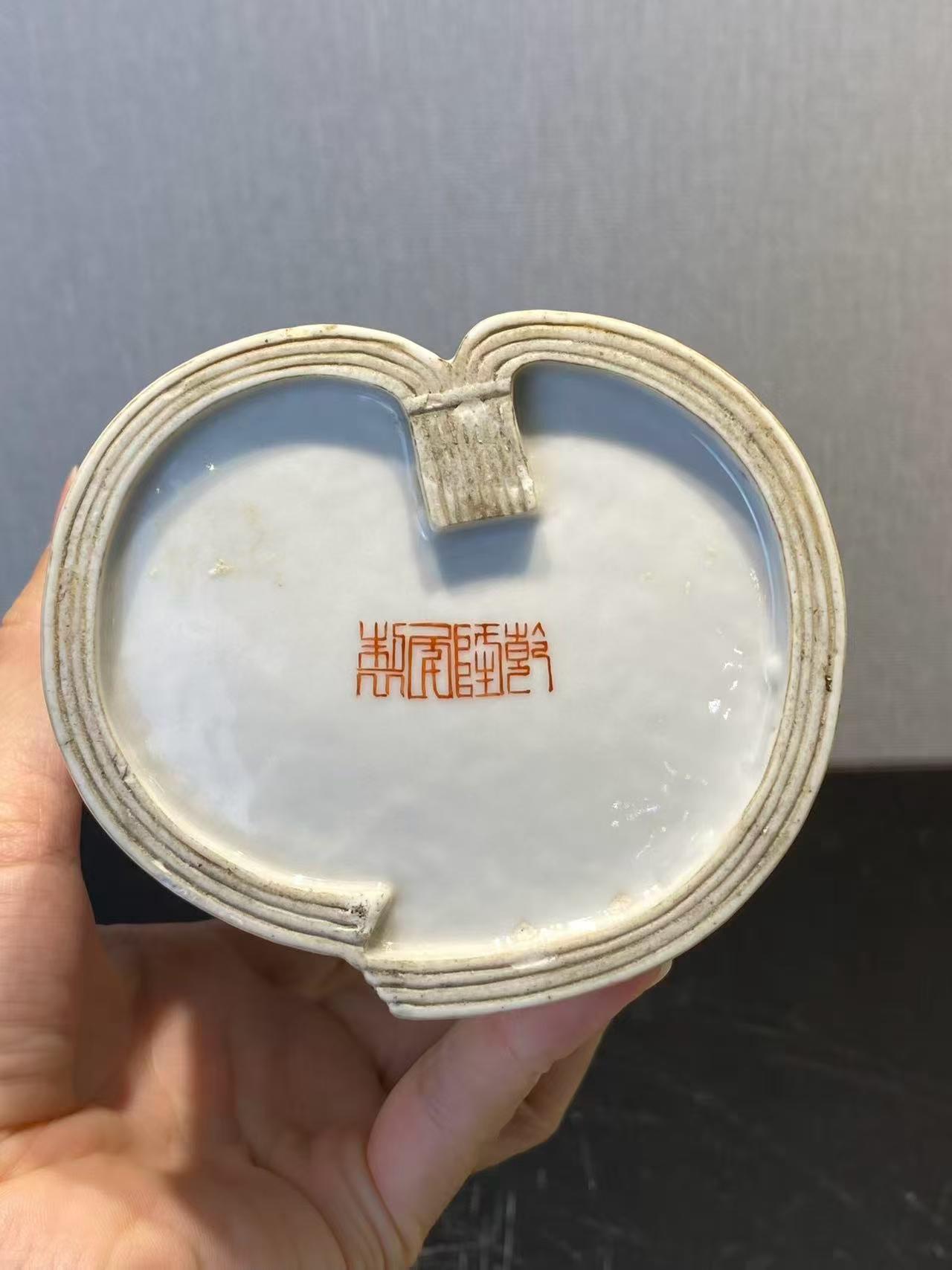 粉彩喜上眉梢书卷形笔筒
