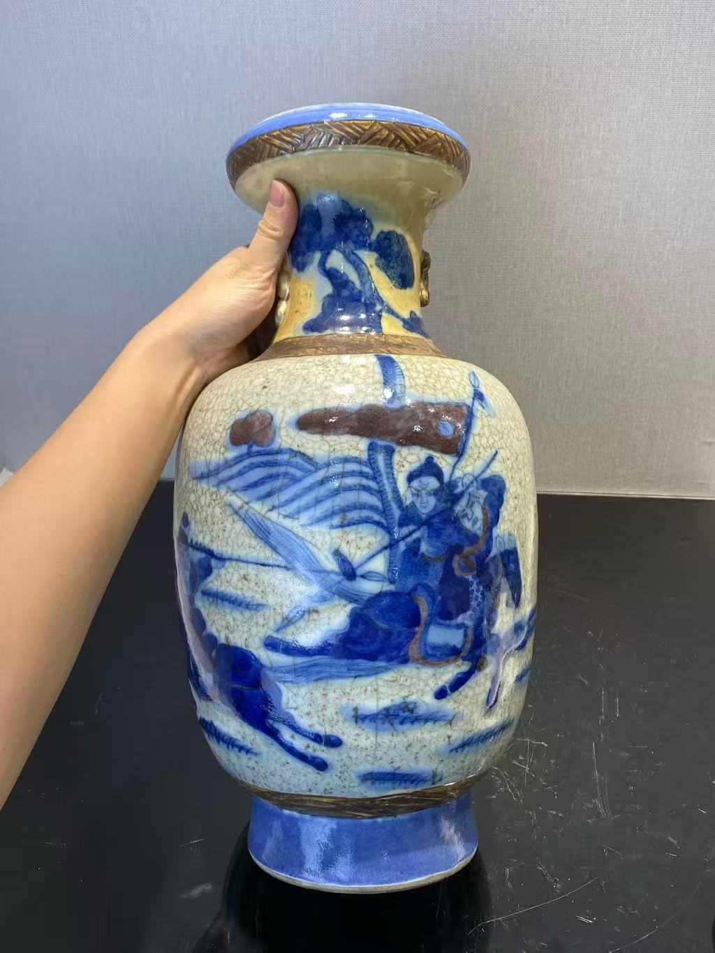 哥釉地青花釉里红刀马人物盘口瓶一对