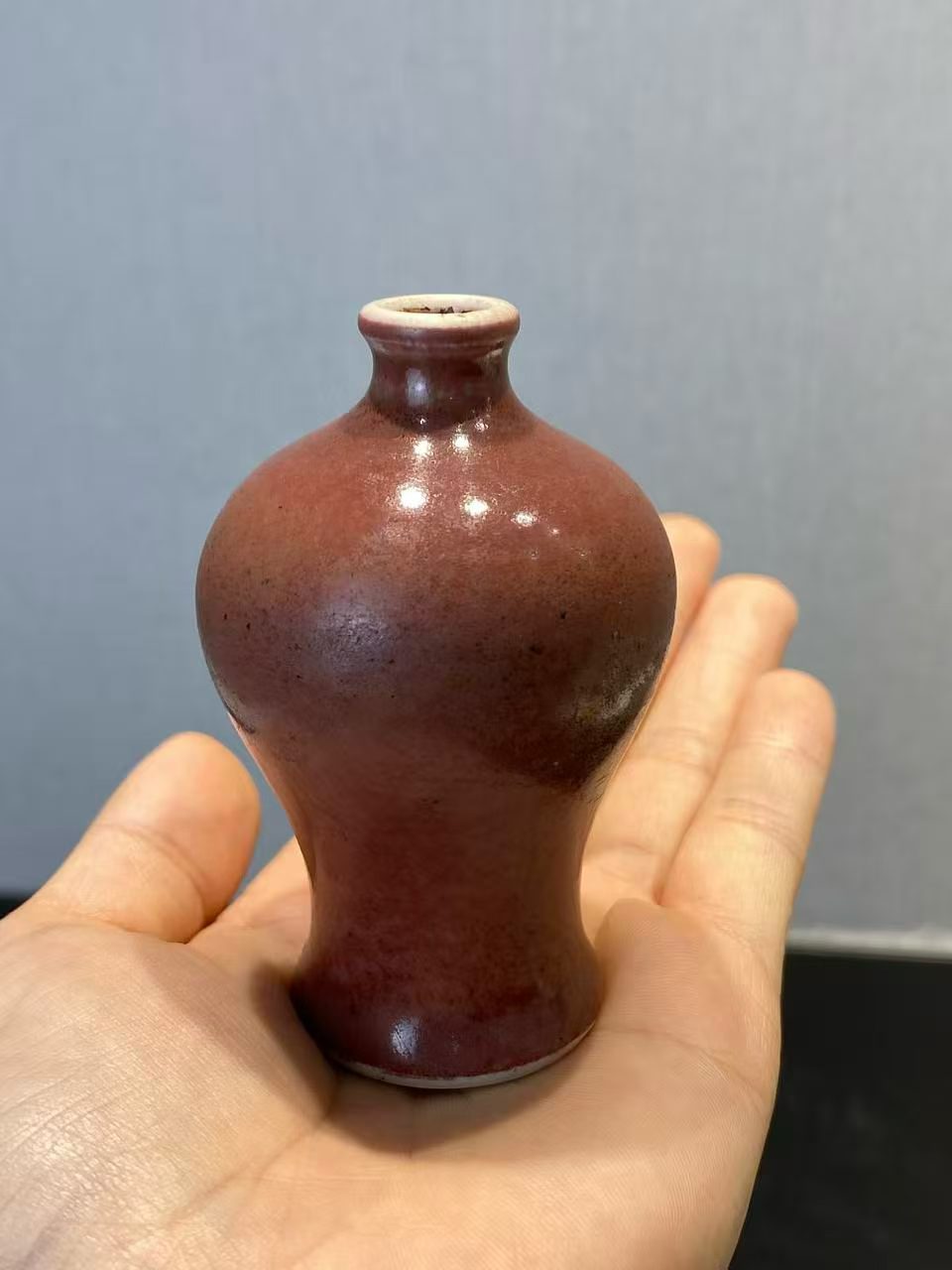 豇豆红釉小梅瓶