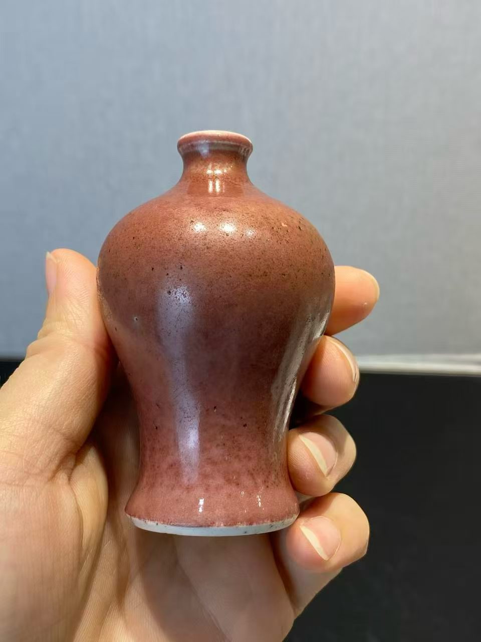 豇豆红釉小梅瓶