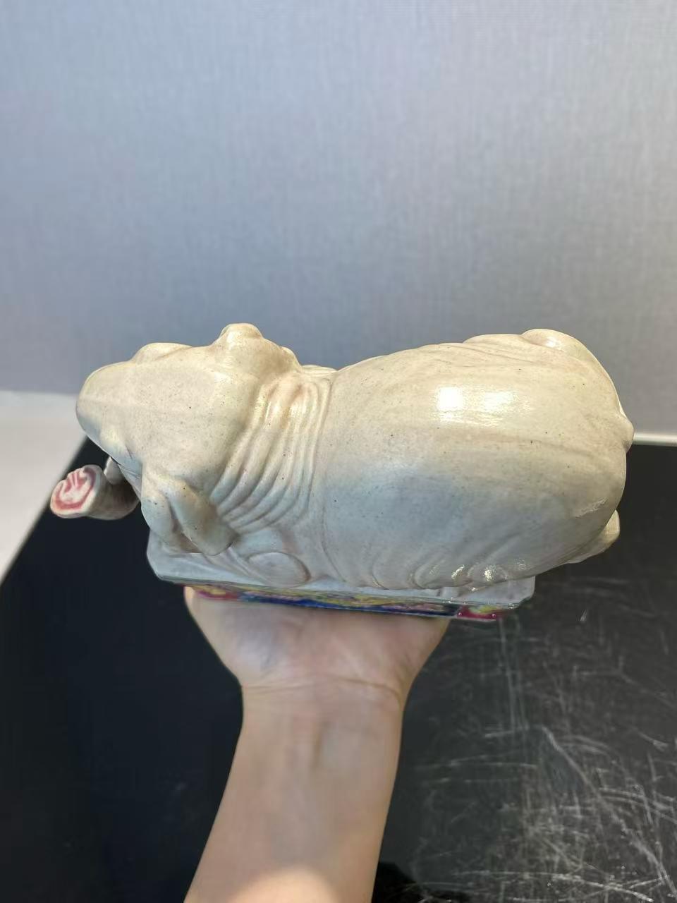粉彩仿生瓷象一对