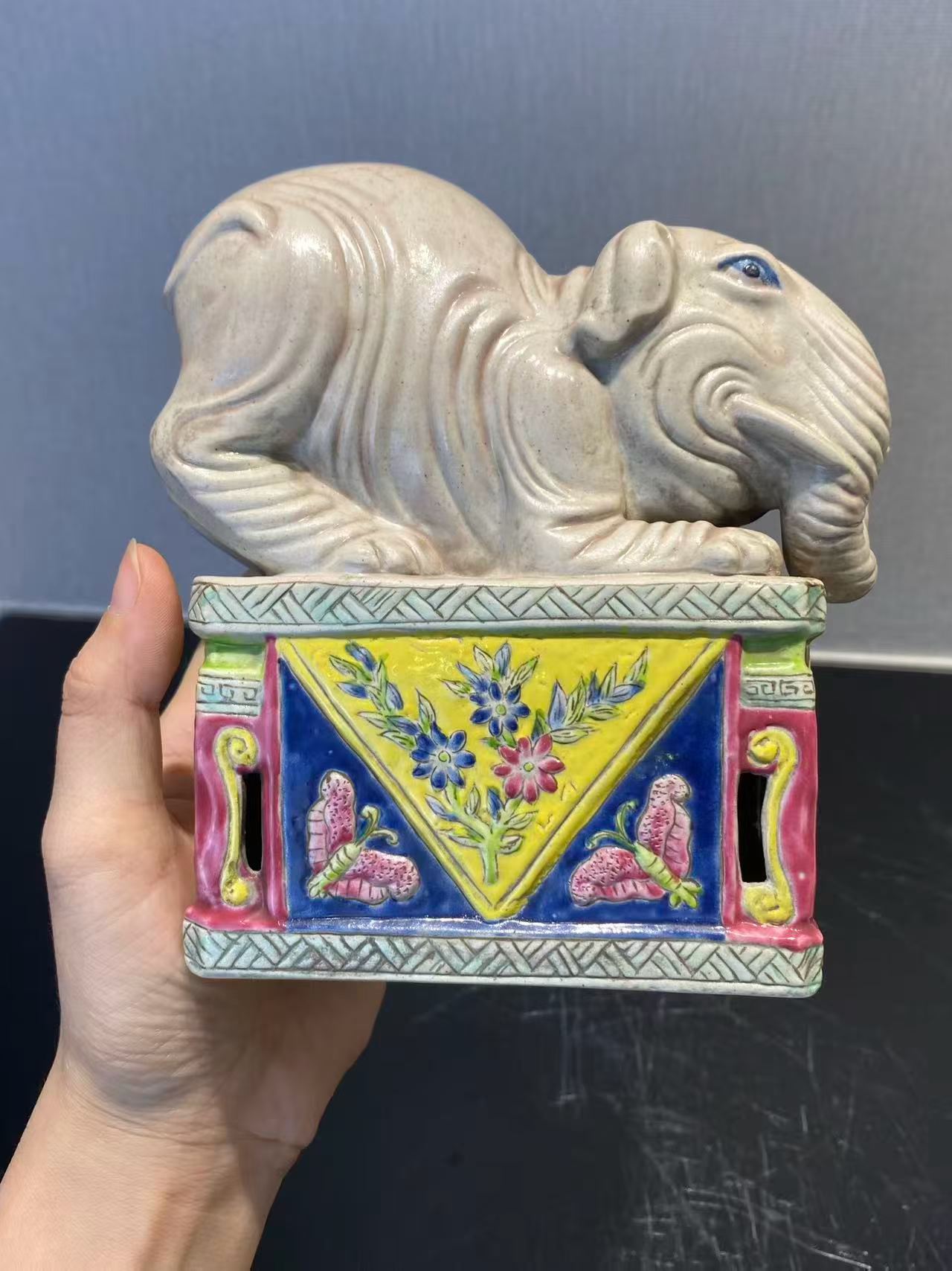 粉彩仿生瓷象一对