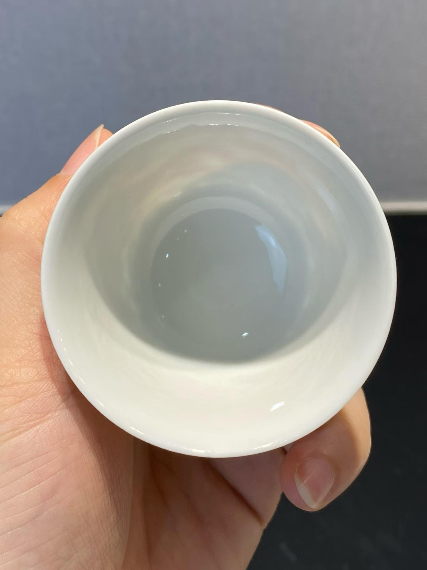 矾红双龙戏珠纹杯