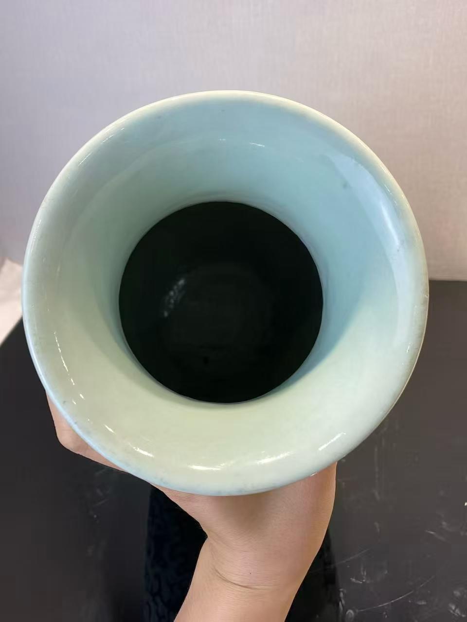 豆青地青花福寿八吉祥纹萝卜尊