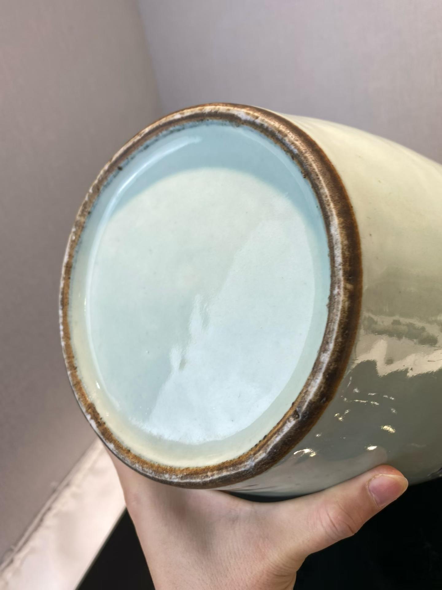 豆青地青花福寿八吉祥纹萝卜尊