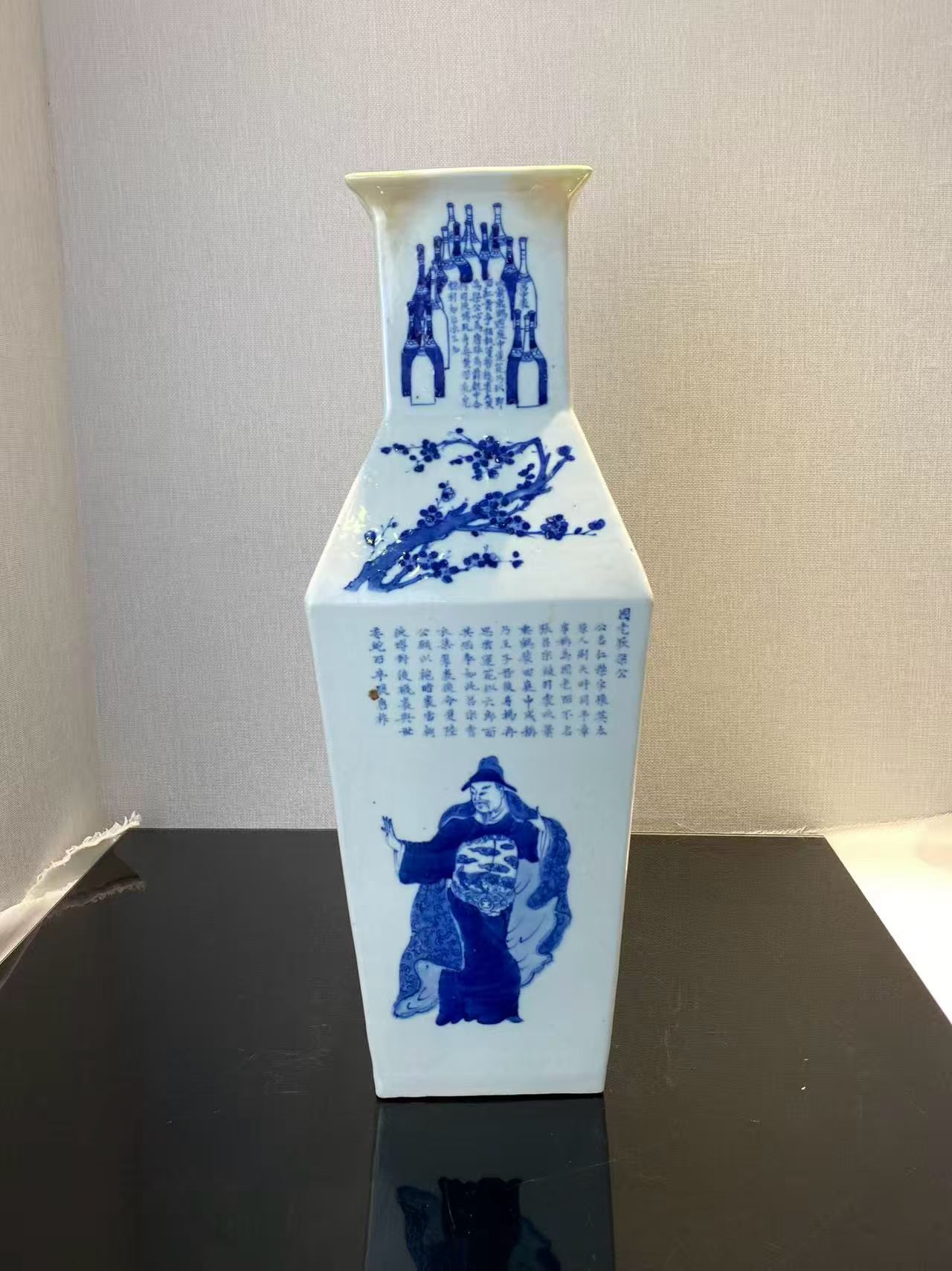 青花无双谱方瓶