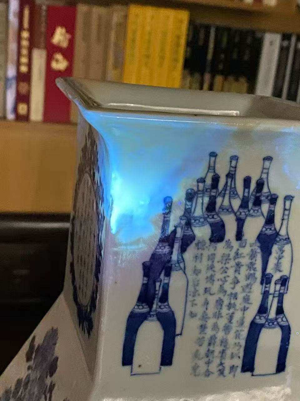 青花无双谱方瓶